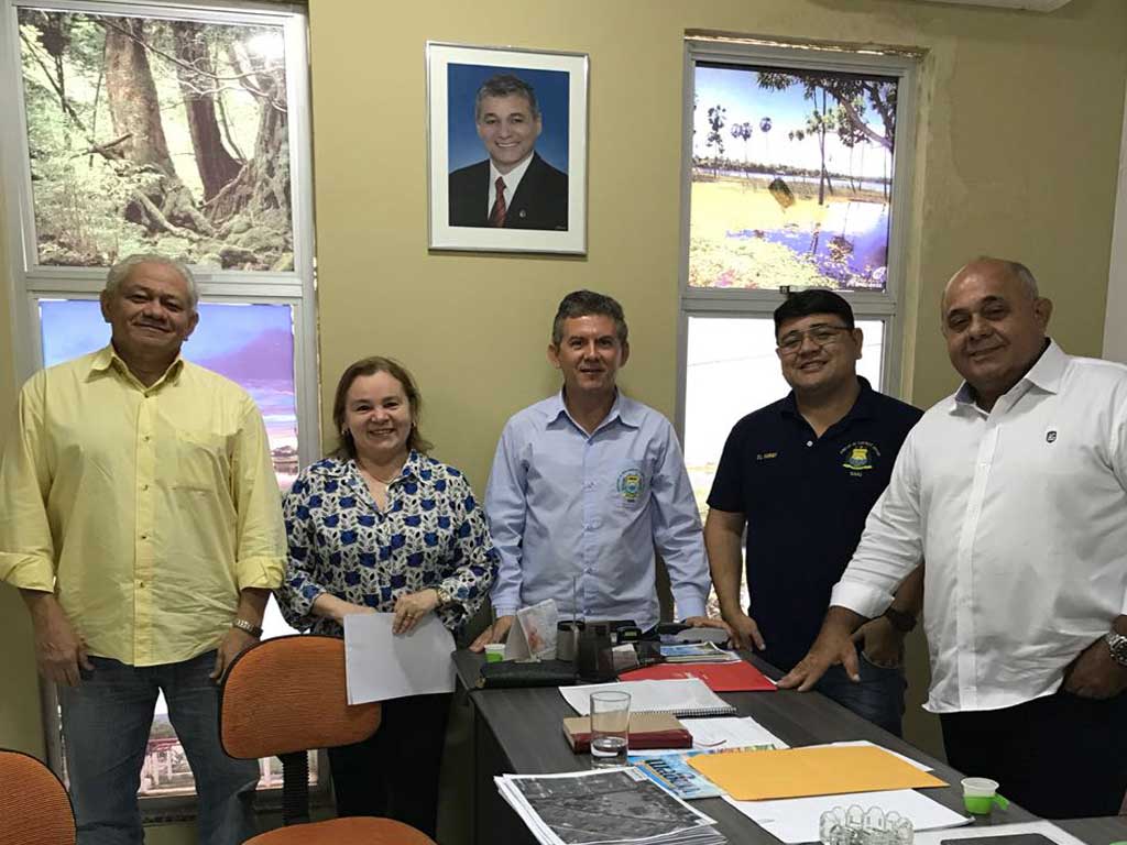 No momento, você está visualizando Prefeitura e Cohab realizam reunião para debater regularização de imóveis