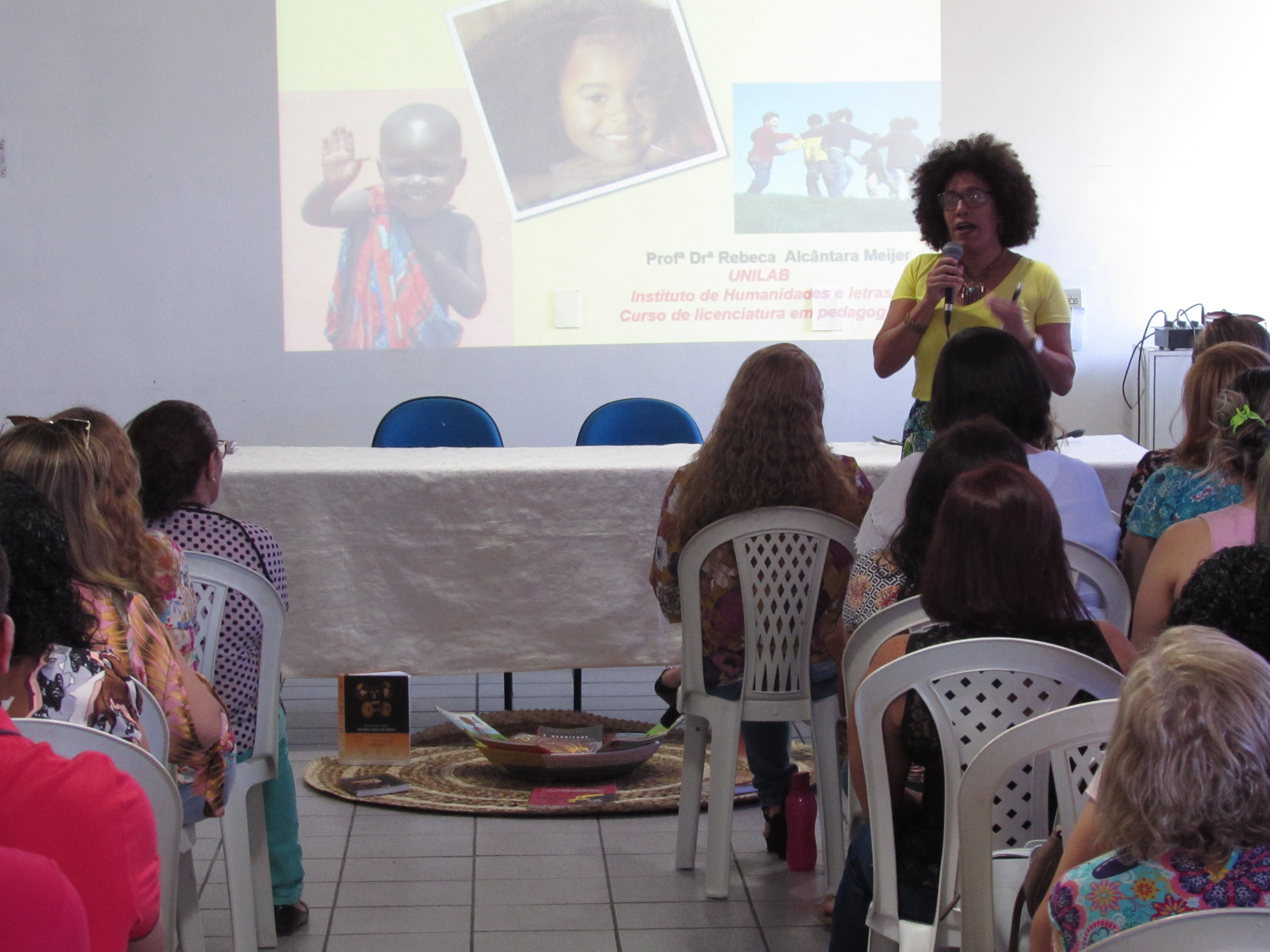 Você está visualizando atualmente Secretaria de Educação realiza lançamento do Guia Metodológico para o IX Festival Afro-Arte