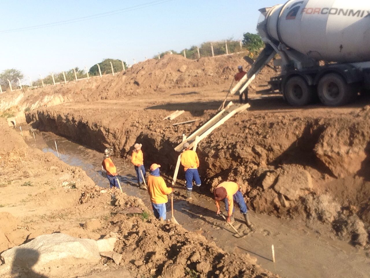 Você está visualizando atualmente Residencial recebe obras de drenagem e pavimentação