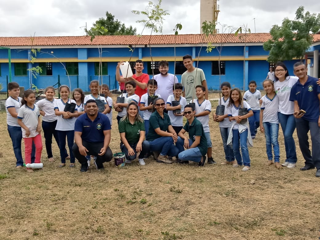 Você está visualizando atualmente Semam realiza arborização na Escola Adauto Ferreira