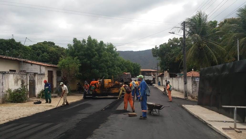 No momento, você está visualizando Mucunã recebe serviço de manutenção viária em diversas vias