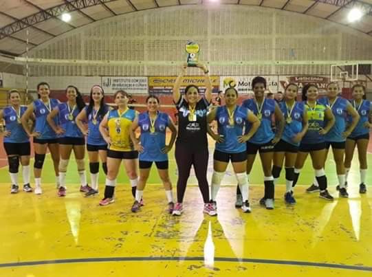 Você está visualizando atualmente Vôlei feminino de Maracanaú consegue título de campeão no Festival Interior