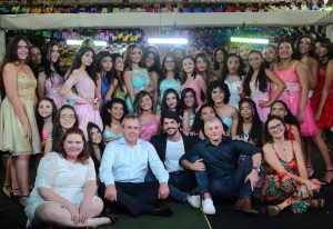 Leia mais sobre o artigo Baile de debutante coletivo marca a comemoração dos 15 anos do São João de Maracanaú