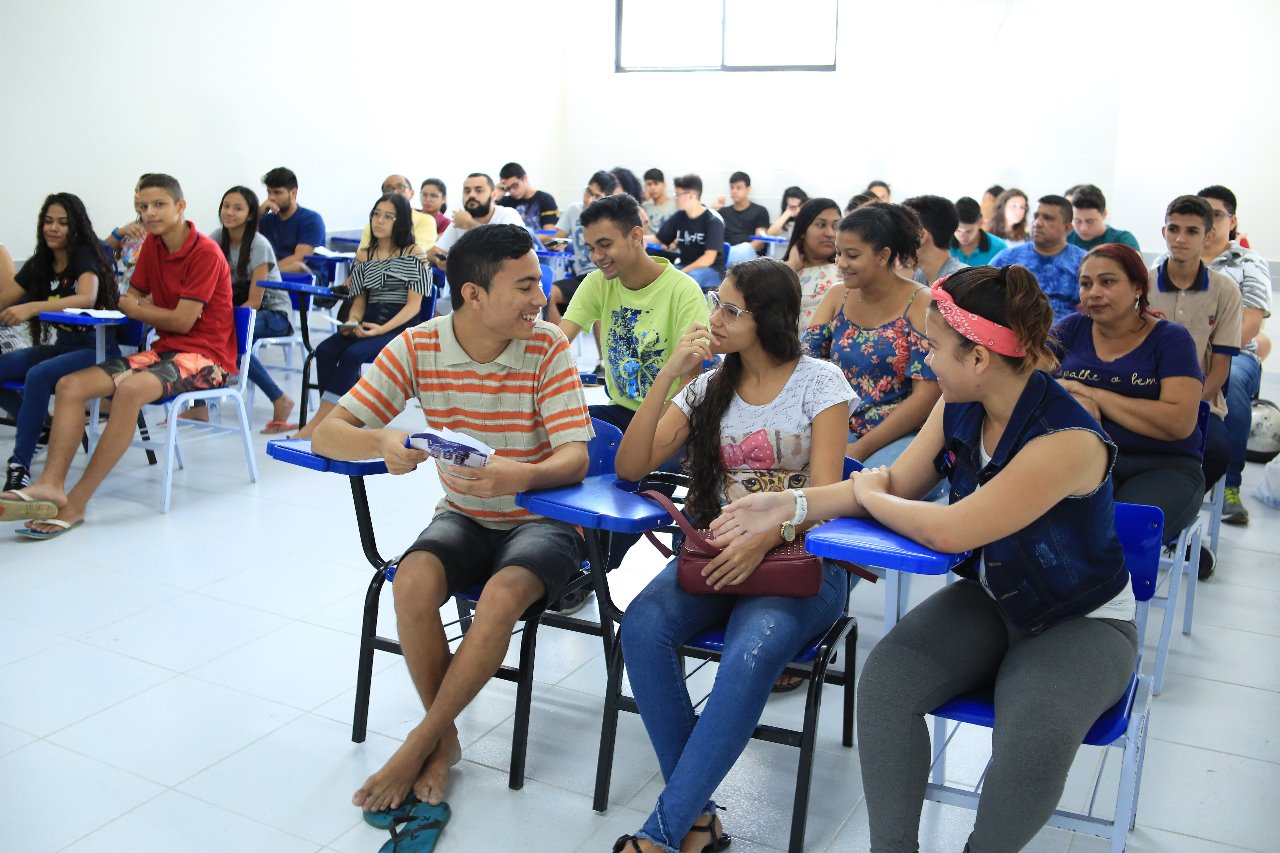 Você está visualizando atualmente Mil jovens participam da prova para seleção do Pré-Enem