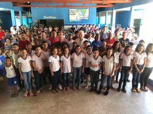 Read more about the article Prefeitura entrega fardamento escolar para 43 mil alunos da rede municipal de ensino
