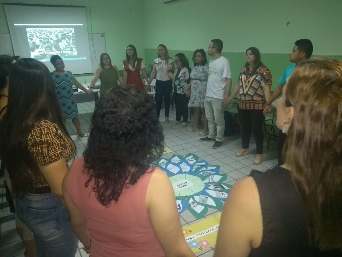 No momento, você está visualizando Curso sobre Educação Popular capacita 103 profissionais