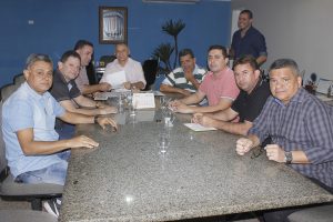 Read more about the article Prefeito e vereadores debatem lei para facilitar instalação de coworkings e fomentar o empreendedorismo em Maracanaú