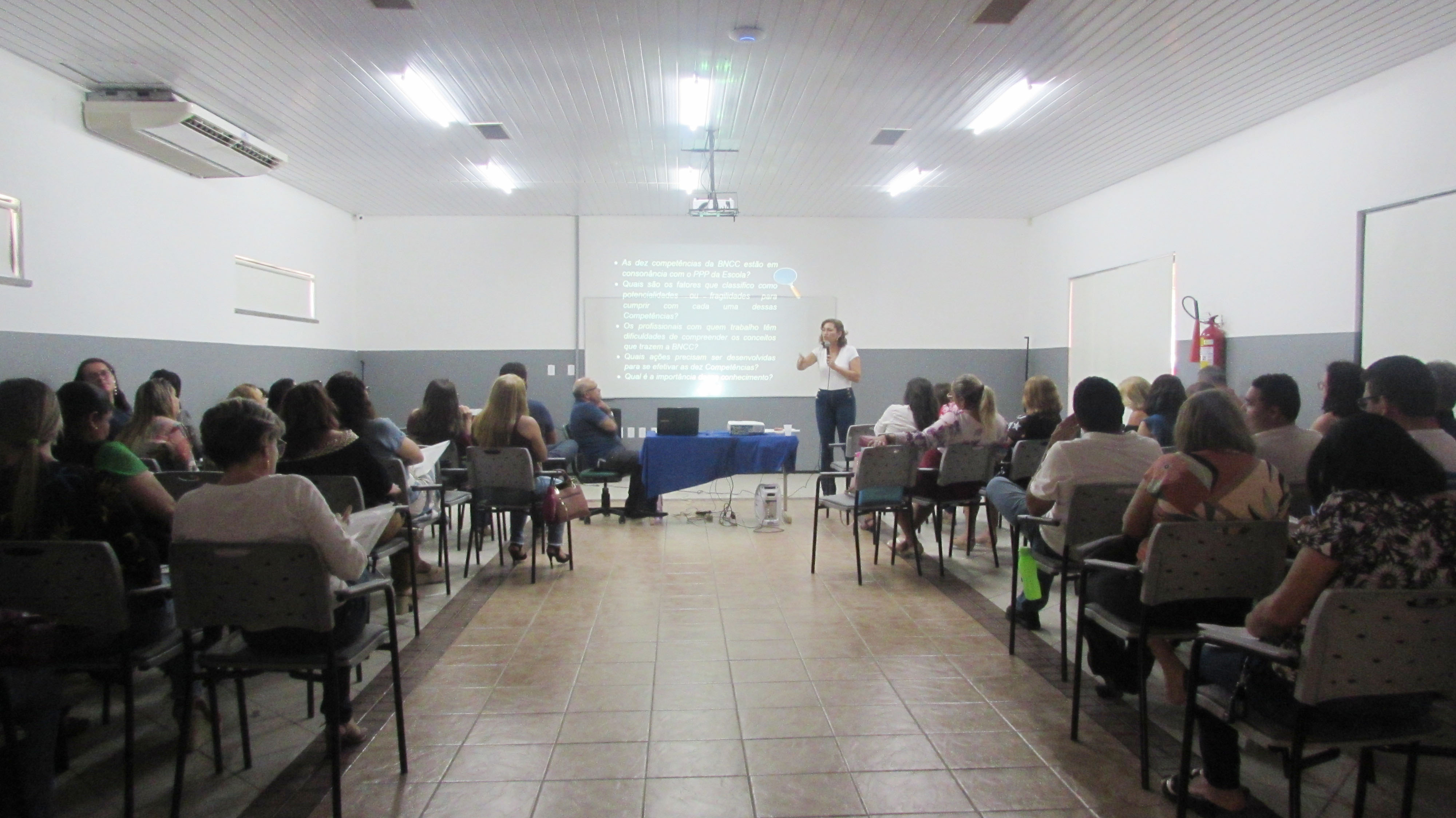 No momento, você está visualizando Secretaria de Educação realiza formação com coordenadores pedagógicos
