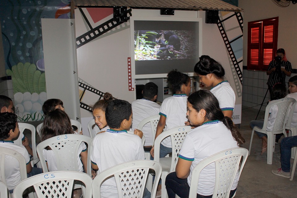 No momento, você está visualizando Escolas municipais de Maracanaú recebem as primeiras Cinematecas Escola & Vida do Norte e Nordeste