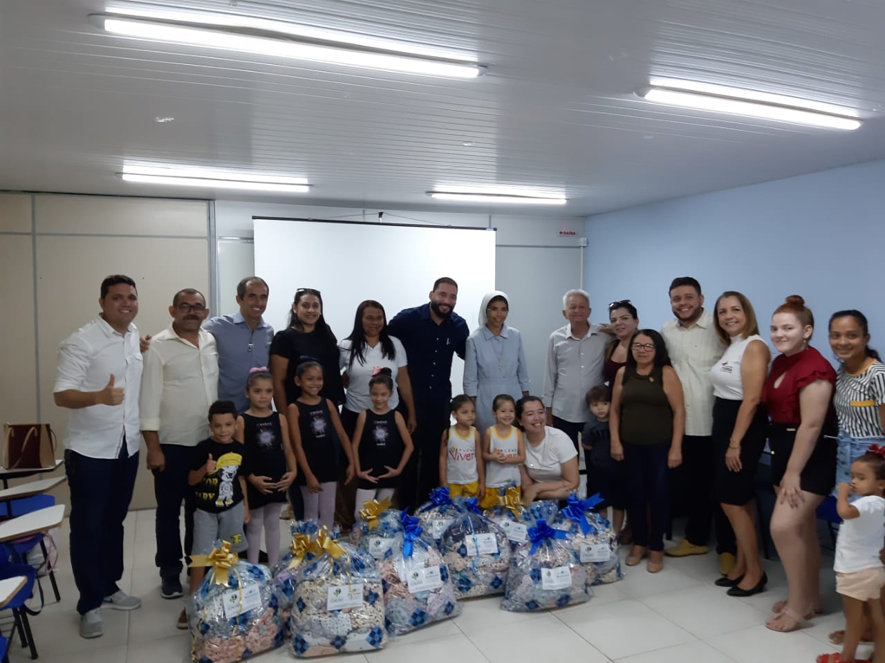 No momento, você está visualizando Centro de Confecção e Moda de Maracanaú realiza doação de peças de roupas infantis