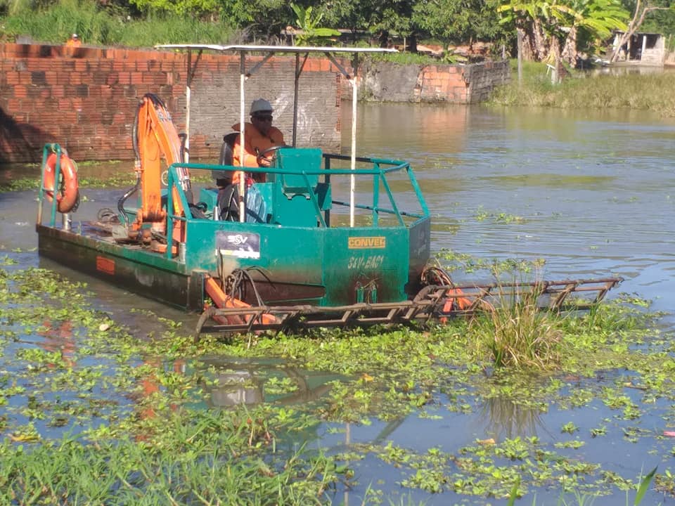 Você está visualizando atualmente Semam realiza limpeza nas lagoas do Município