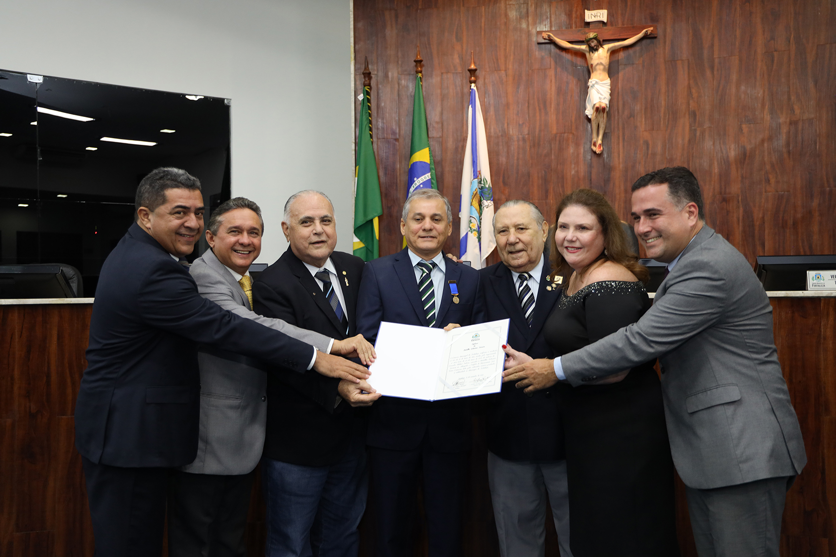 Você está visualizando atualmente Prefeito Firmo Camurça recebe Medalha Boticário Ferreira