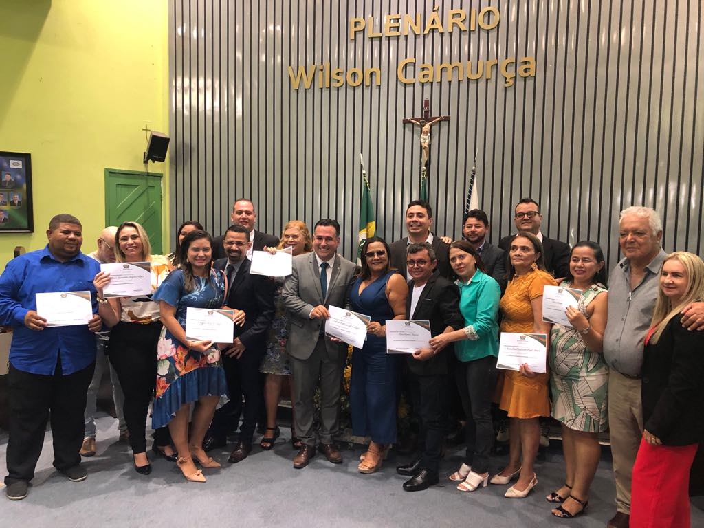No momento, você está visualizando Secretários escolares recebem homenagem na Câmara dos Vereadores