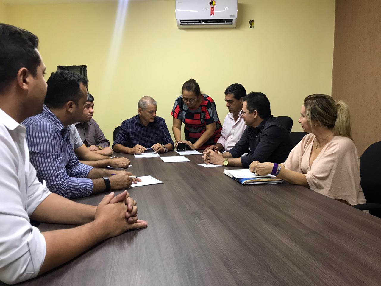 No momento, você está visualizando Prefeito Firmo Camurça concederá reajuste de 12,84% para os professores em 2020