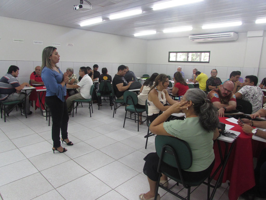 Você está visualizando atualmente Secretaria de Educação realiza formação com professores de Matemática