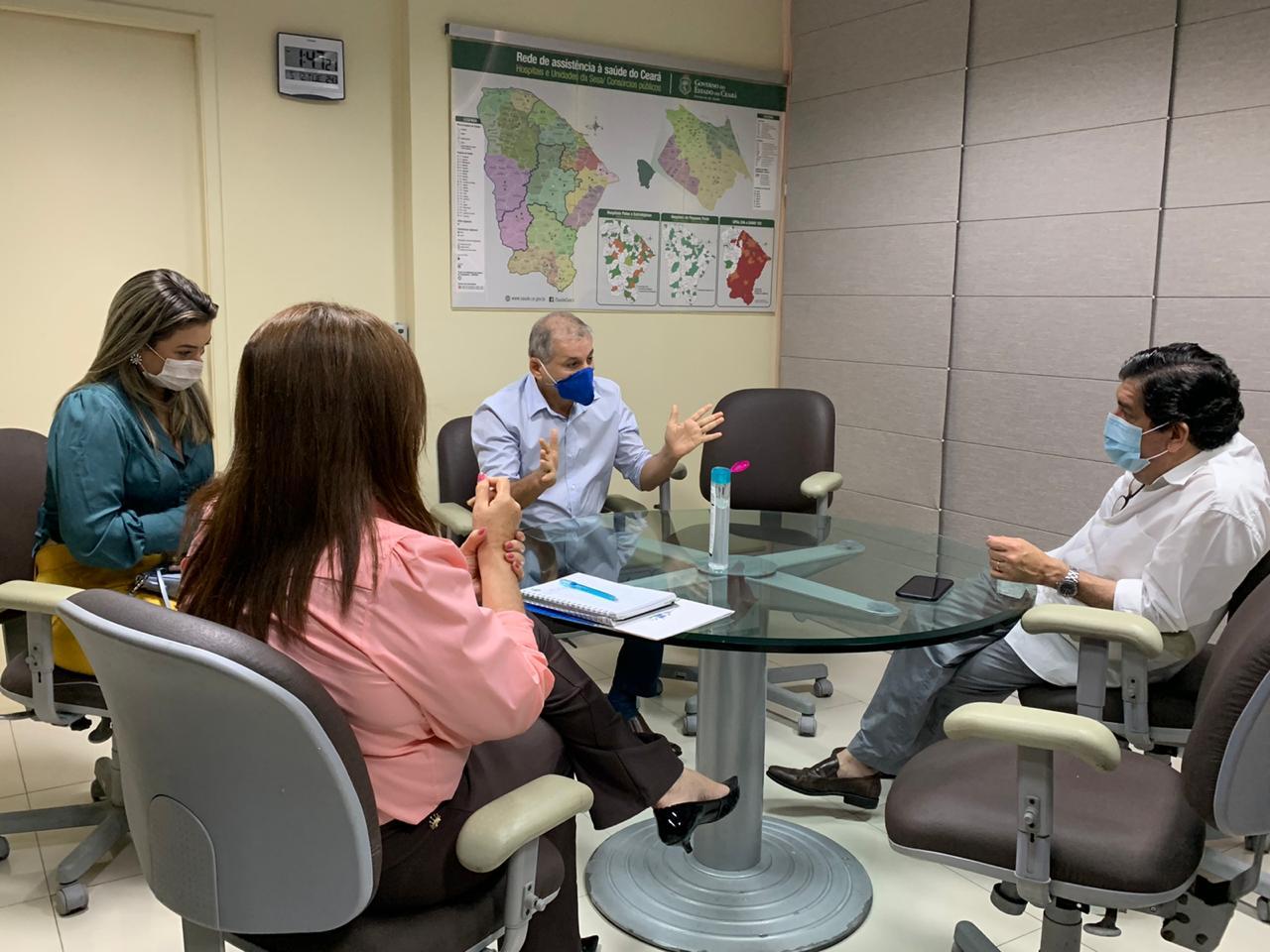 You are currently viewing Leitos para Coronavírus: Prefeito Firmo Camurça se reúne com Dr. Cabeto, secretário de Saúde do Estado