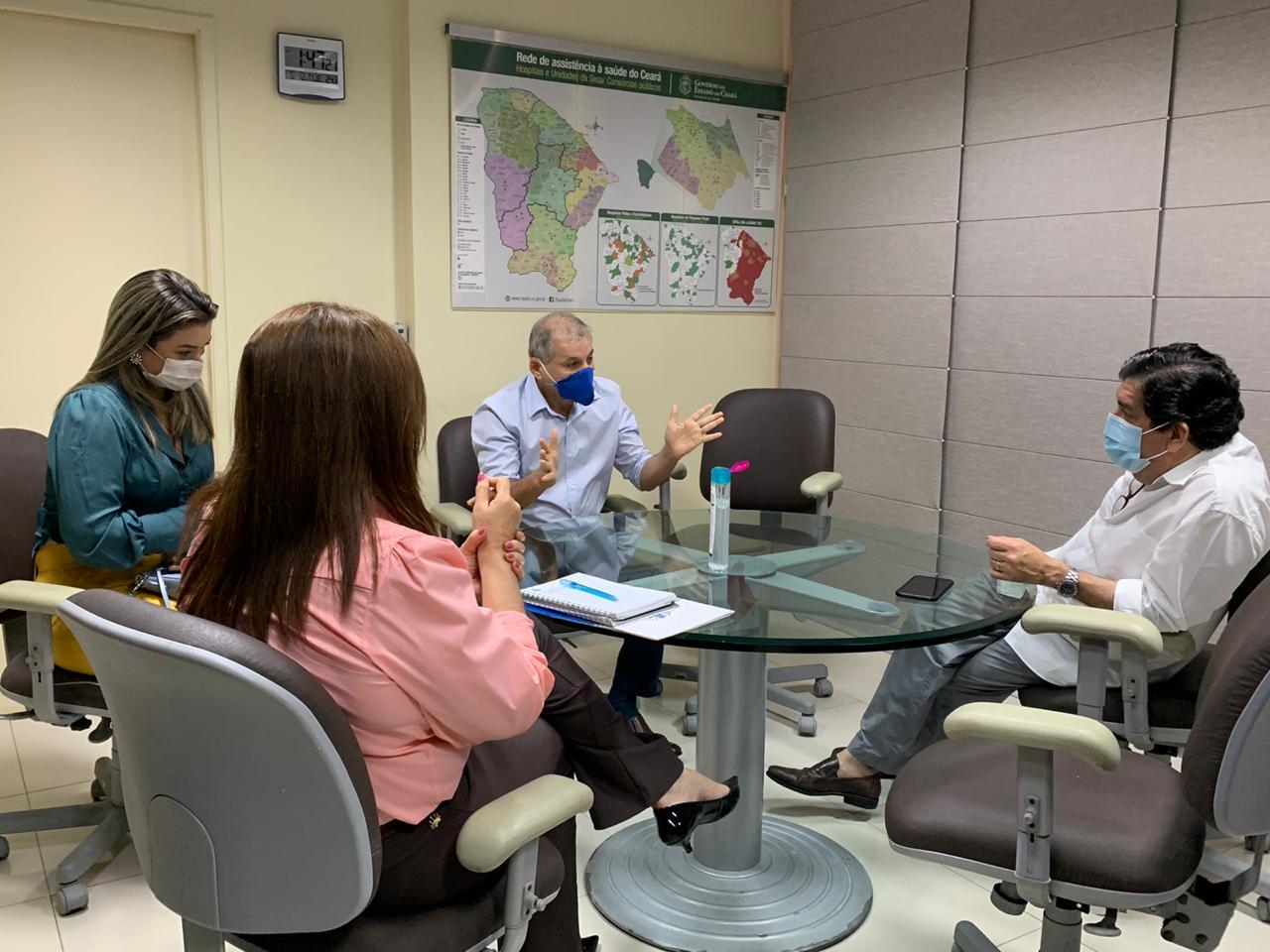No momento, você está visualizando Leitos para Coronavírus: Prefeito Firmo Camurça se reúne com Dr. Cabeto, secretário de Saúde do Estado