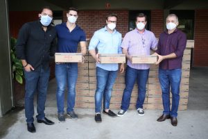 Leia mais sobre o artigo Coronavírus: Delfa doa 20 mil máscaras para Prefeitura