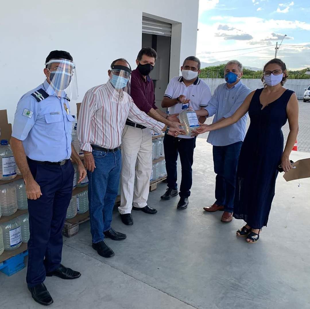 Você está visualizando atualmente Campanha Cuida Maracanaú: Rede Amigos doa 1500 litros de álcool em gel para Prefeitura