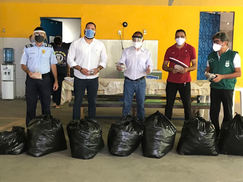 No momento, você está visualizando Prefeitura realiza entrega de 20 mil máscaras do Projeto “Costurando Proteção – Maracanaú com Máscara”