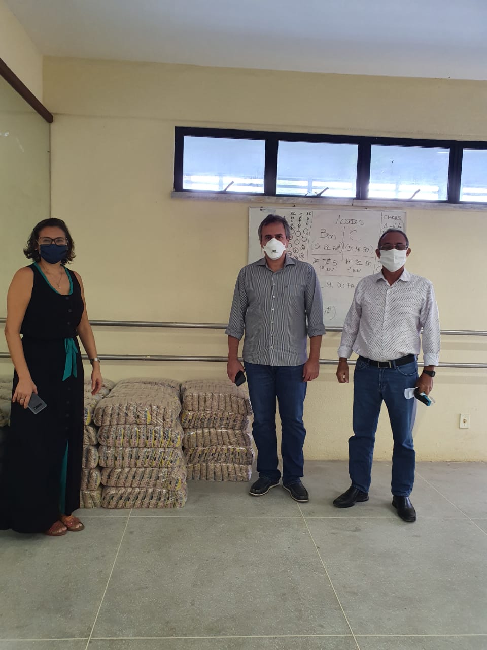 No momento, você está visualizando Prefeitura recebe 500 quilos de feijão doados pela Kalbir Atacarejo durante a Live Solidária do São João de Maracanaú
