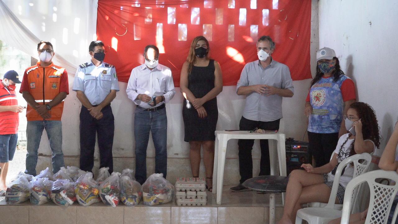 Você está visualizando atualmente Prefeitura inicia entrega das cestas básicas doadas nas Lives Solidárias do São João de Maracanaú 2020