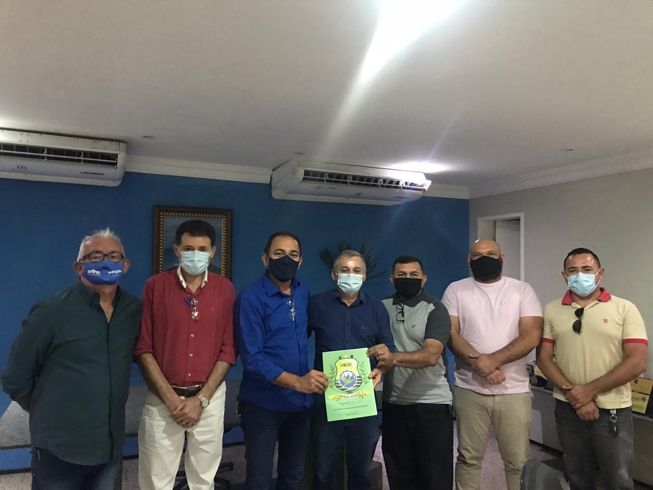 No momento, você está visualizando Prefeito Firmo Camurça sanciona lei que regulamenta o serviço público de táxi em Maracanaú