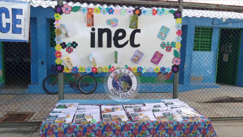 No momento, você está visualizando Escola Municipal Irmã Dulce entrega kits pedagógicos doados pelo INEC para estudantes