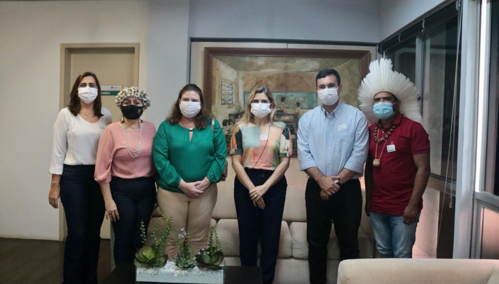No momento, você está visualizando Secretário de Educação, George Valentim e deputada Fernanda Pessoa participam de reunião com a Secretária de Educação do Estado