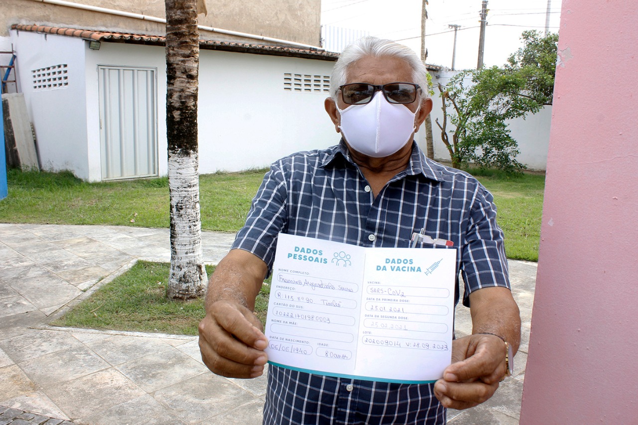 Read more about the article Maracanaú vacina contra Coronavírus o primeiro idoso com mais de 75 anos e inicia agendamento da vacinação desse grupo