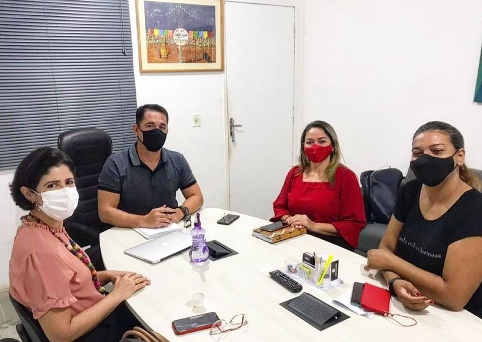 Você está visualizando atualmente Secretários realizam reunião para debater sobre festejo religioso do Santo Antônio do Pitaguary