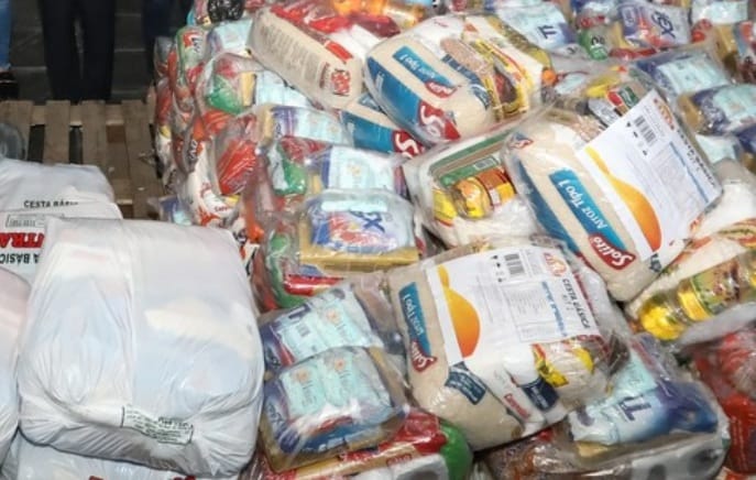 No momento, você está visualizando Maracanaú recebe ministro da Cidadania, João Roma, que faz entrega simbólica de cestas de alimentos da Iniciativa Brasil Fraterno e de micro-ônibus do MobSUAS