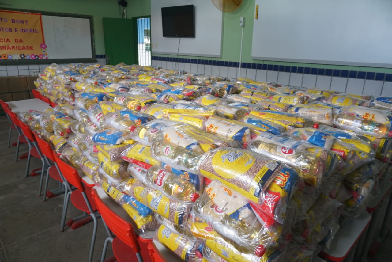 Read more about the article Prefeitura inicia entrega de 80 mil kits de alimentação para os estudantes da rede municipal