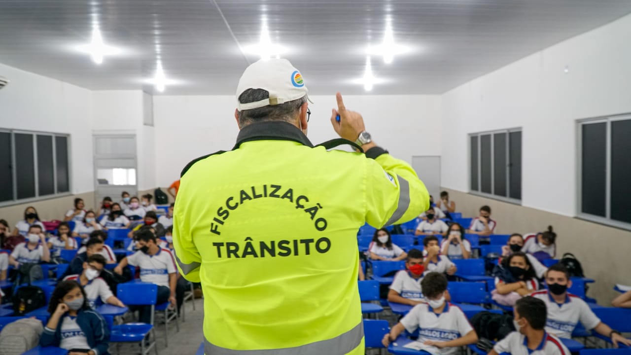 Você está visualizando atualmente Demutran realiza ação educativa na Semana Nacional do Trânsito