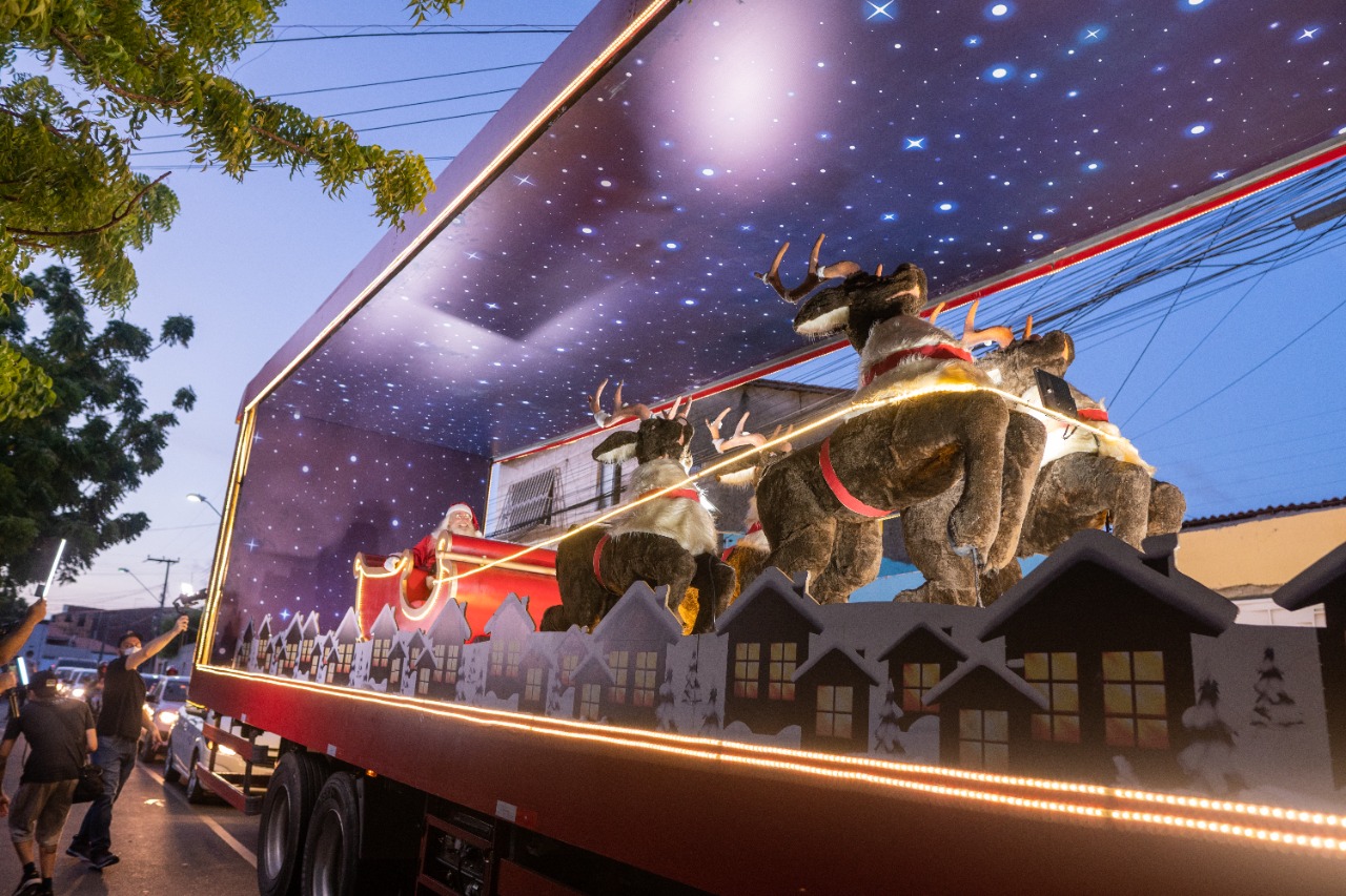 Caravana de Natal da Coca-Cola realiza ação especial em Maracanaú Caravana de Natal da Coca-Cola realiza ação especial em Maracanaú