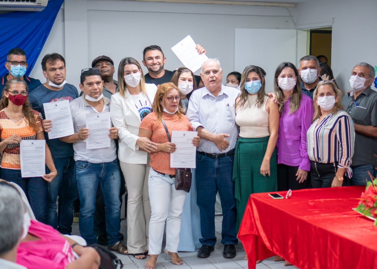 Read more about the article Prefeitura entrega 40 bolsas de estudo do Programa PROSABERH