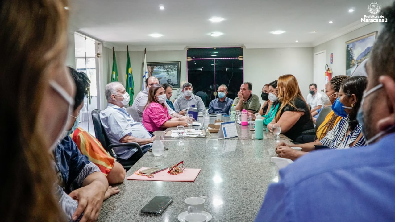 Você está visualizando atualmente Prefeito recebe Conselho Municipal de Educação e Comissão de Gestores Escolares