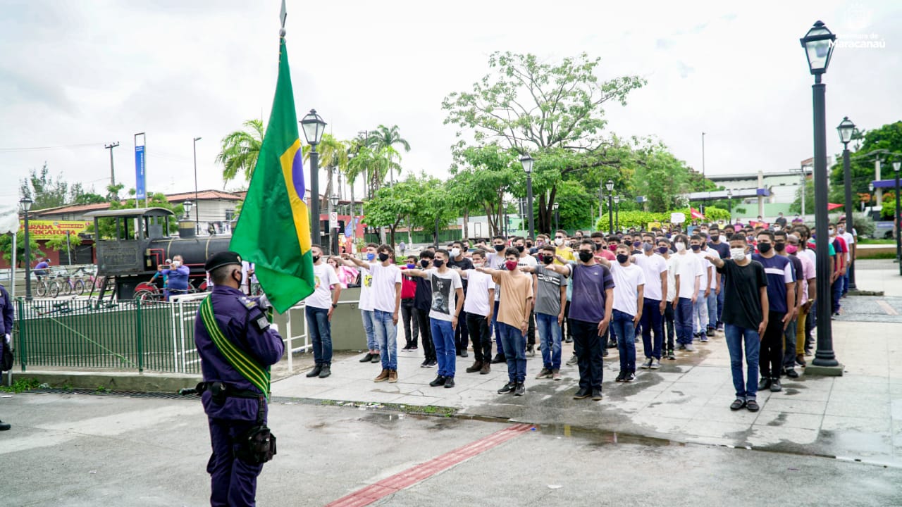 Leia mais sobre o artigo Junta Militar entrega certificado de dispensa ao serviço militar a jovens Maracanauenses