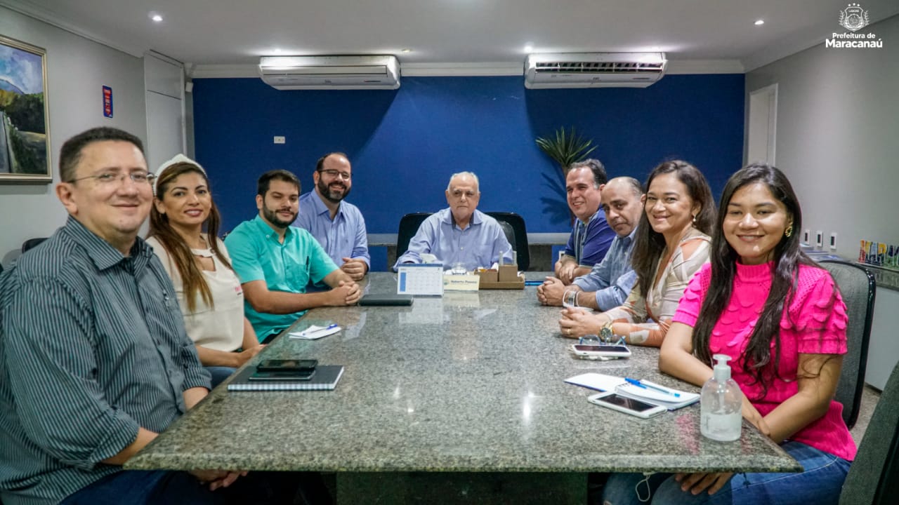 Você está visualizando atualmente Prefeito Roberto Pessoa recebe equipe técnica da Secretaria de Bem-Estar Animal