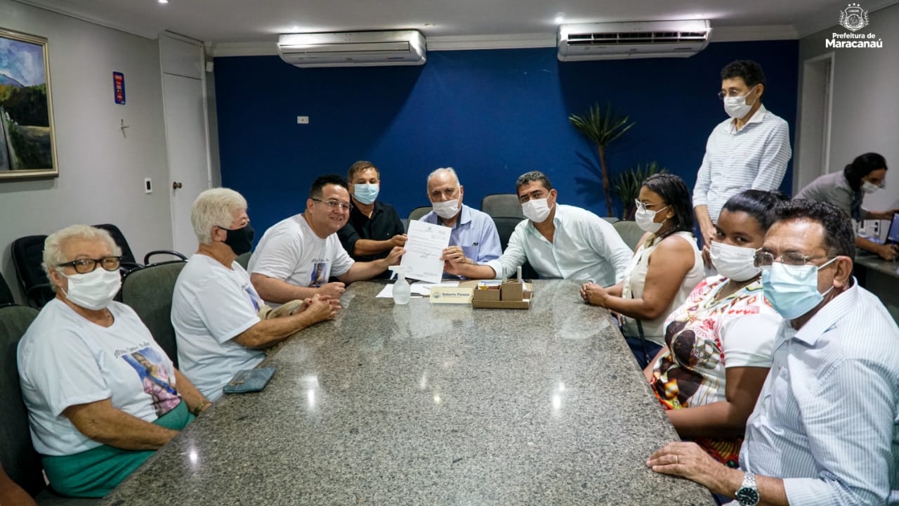 No momento, você está visualizando Prefeito homenageia personalidades denominando rua e avenida de Maracanaú