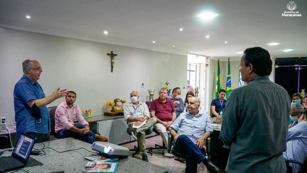 You are currently viewing Prefeito recebe sócios do Grupo Bureau Informática para a implantação de sistema de atendimento digital em Maracanaú