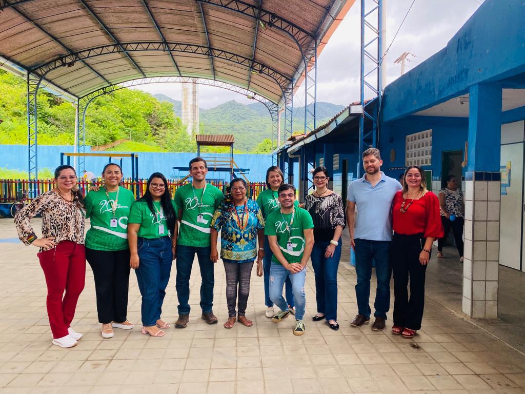 Você está visualizando atualmente Chanceler do Unifametro visita escolas da Comunidade Pitaguary