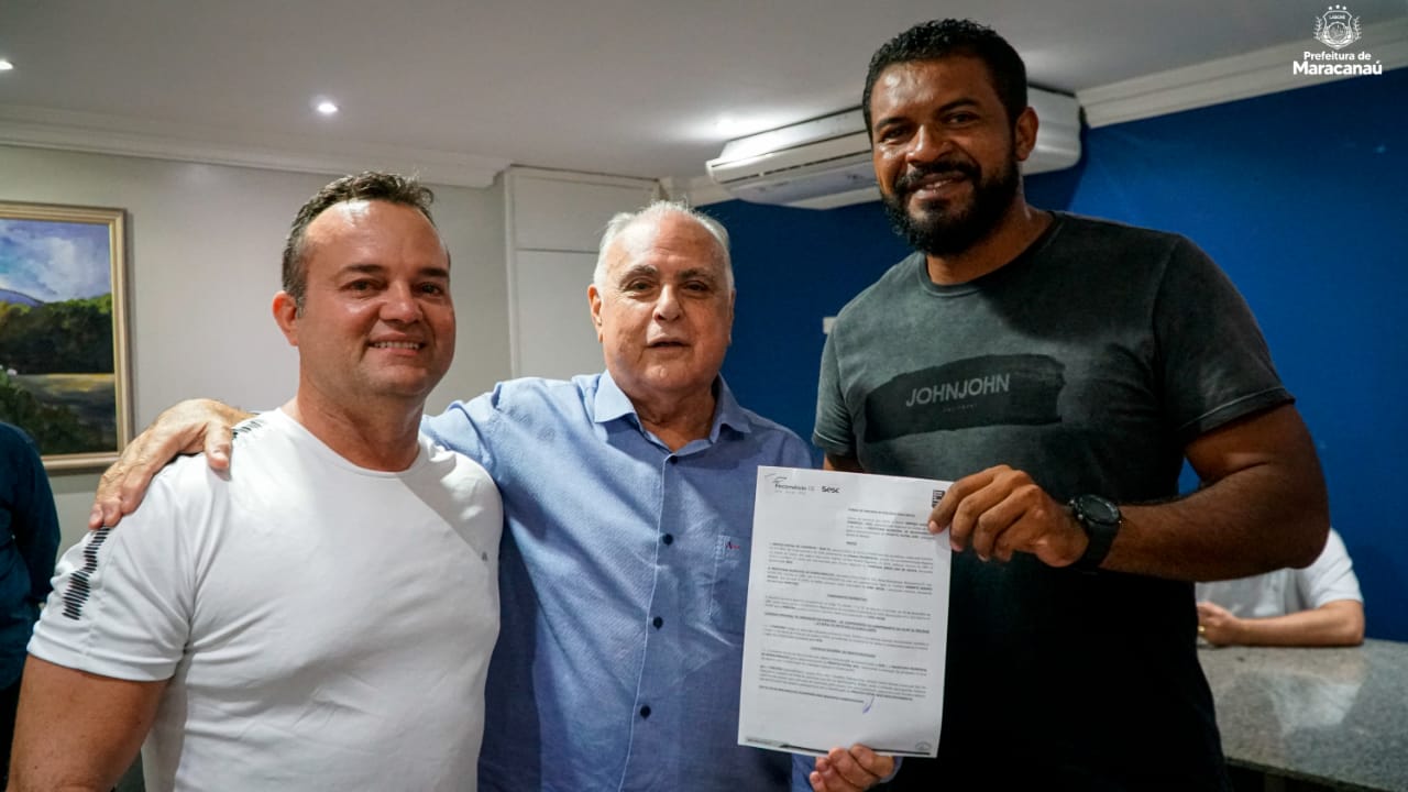 Read more about the article Prefeito assina Termo de Adesão do Projeto Futsal Sesc em Maracanaú