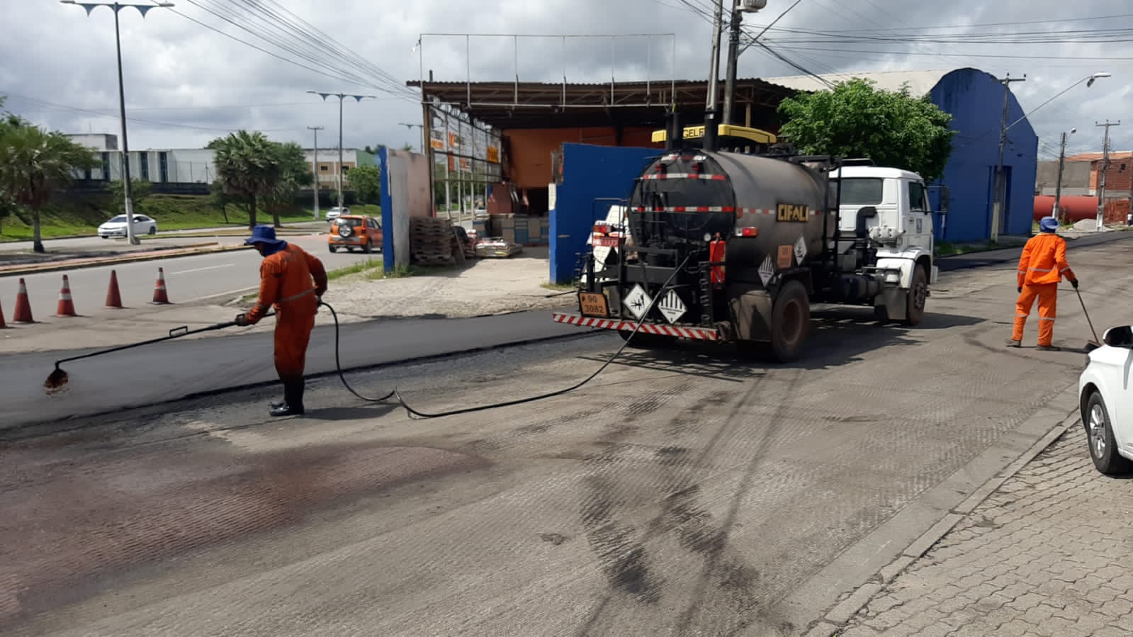 You are currently viewing Prefeitura realiza trabalho de fresagem e recuperação completa do asfalto na Av. Adauto Lima no Timbó