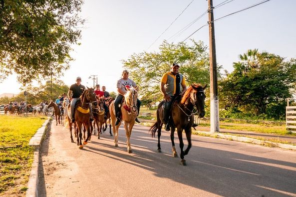 Você está visualizando atualmente Maracanaú recebeu a terceira edição da  Cavalgada Amigos do Cezinha