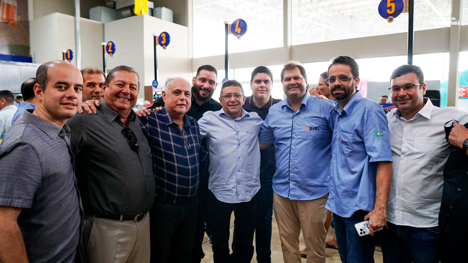 No momento, você está visualizando Prefeito prestigia inauguração do Supermercado Super Tetra em Maracanaú