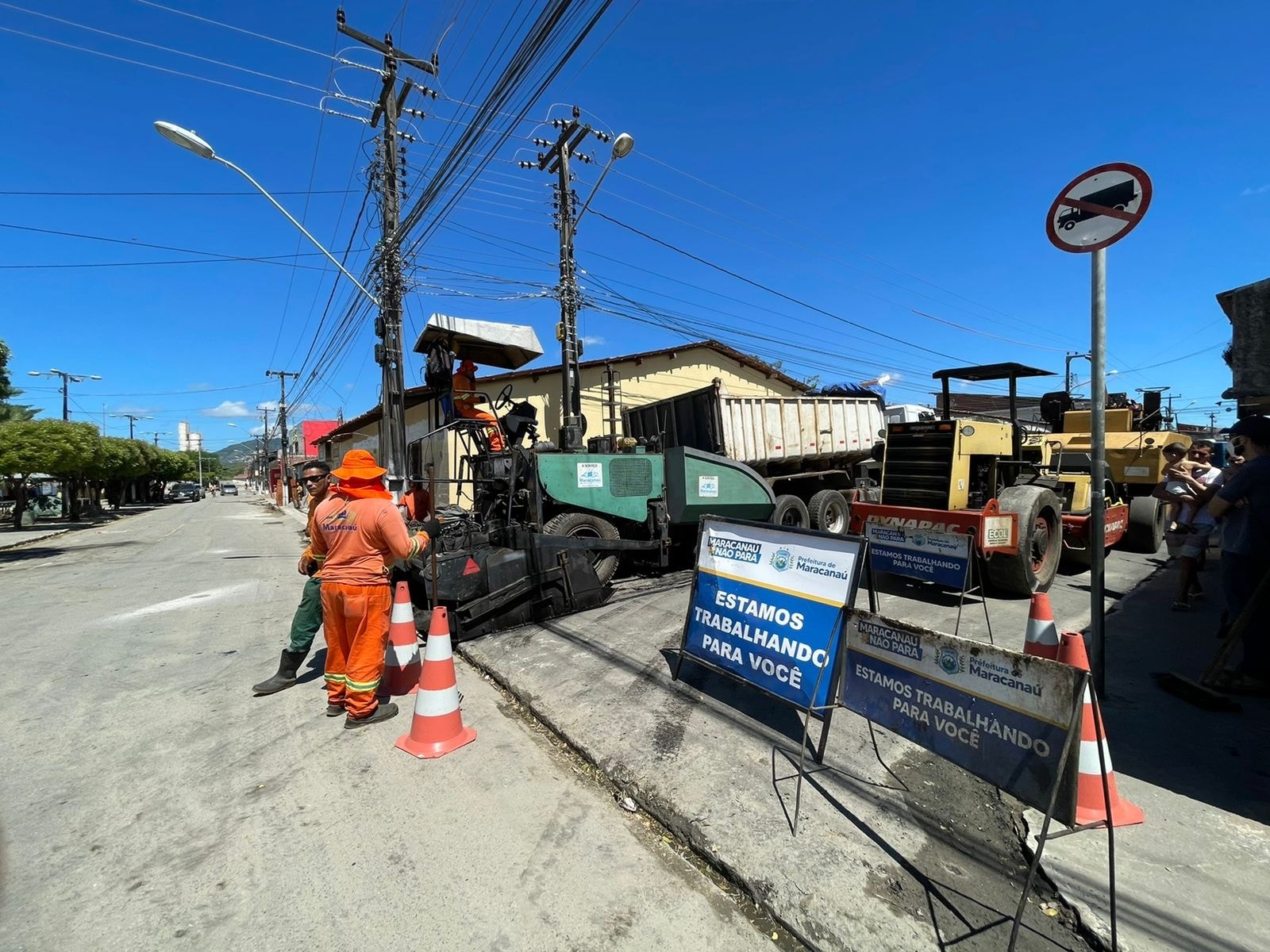 Você está visualizando atualmente Prefeitura realiza recuperação do asfalto nas vias do Timbó