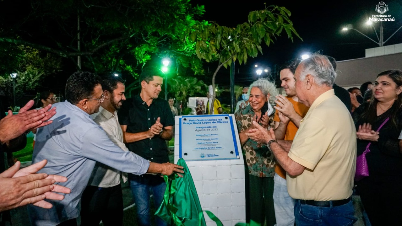 Você está visualizando atualmente Prefeito Roberto Pessoa inaugura Polo Gastronômico da Praça David Lopes de Oliveira