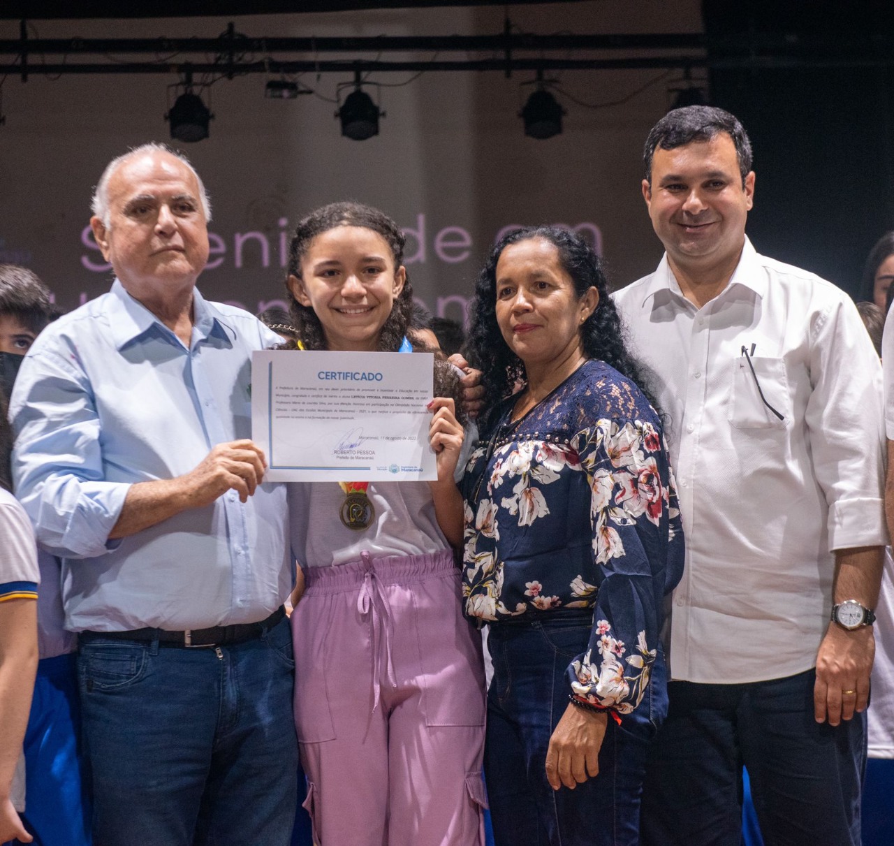 Você está visualizando atualmente Prefeitura realiza homenagem aos estudantes medalhistas da rede municipal de ensino