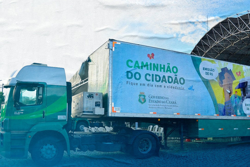 Read more about the article Sejuv entrega 1º lote de RG´s emitidos durante ação do Caminhão do Cidadão na Avenida VII
